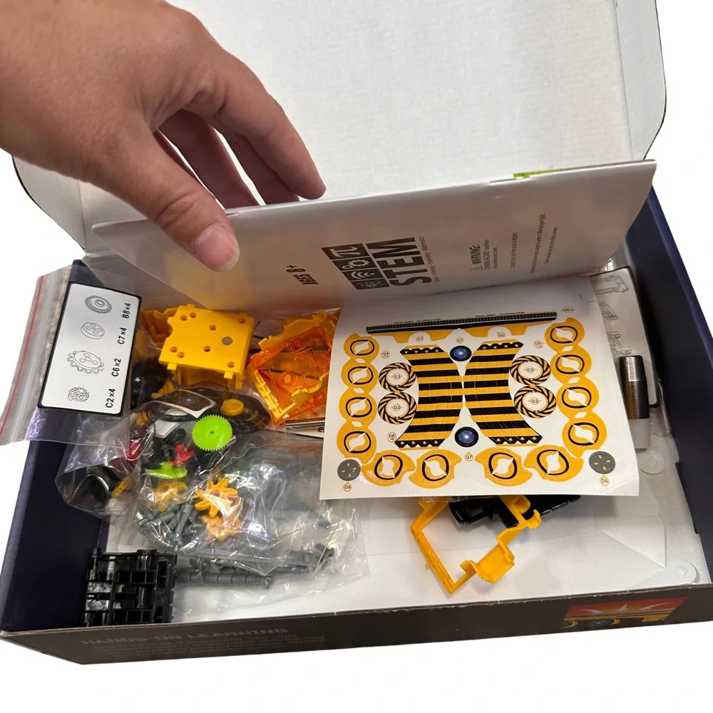 Solar Robot 12-in-1 Build and Learn STEM Science Kit No Batteries Needed 8+